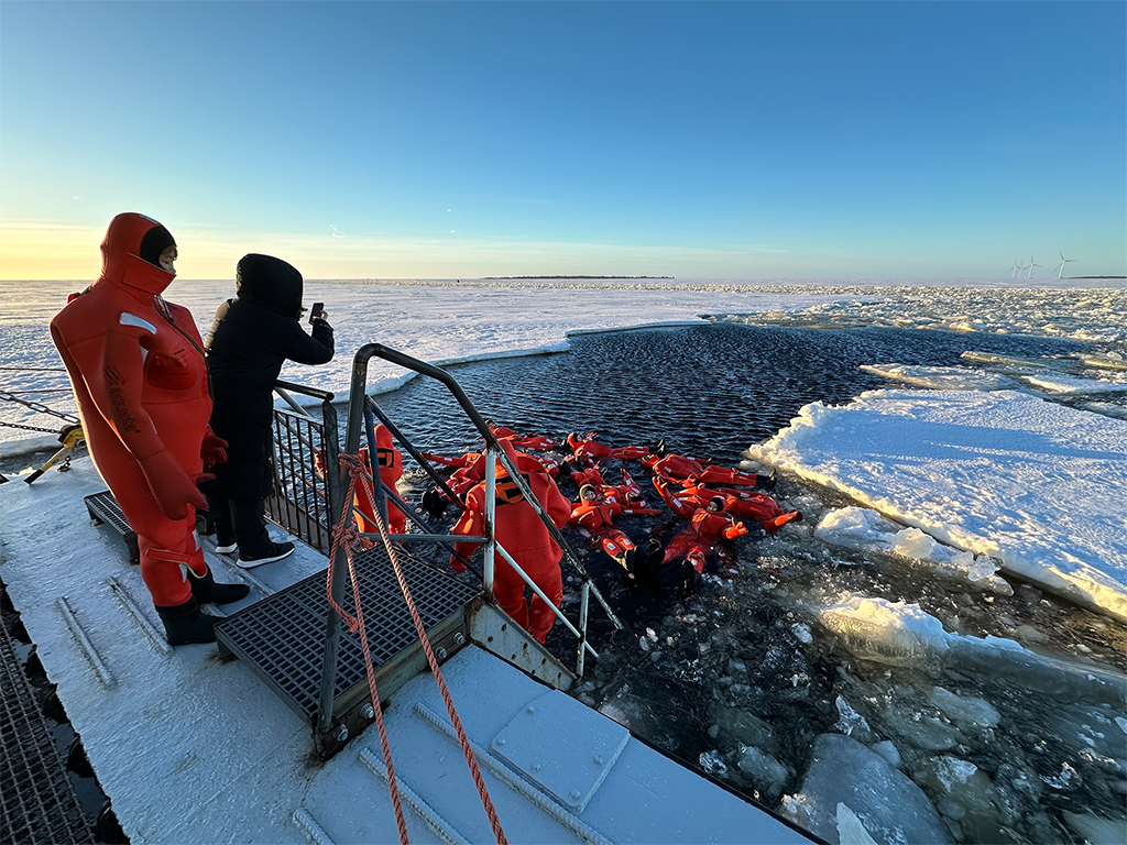 Icebreaker Arktis Cruise ice floating